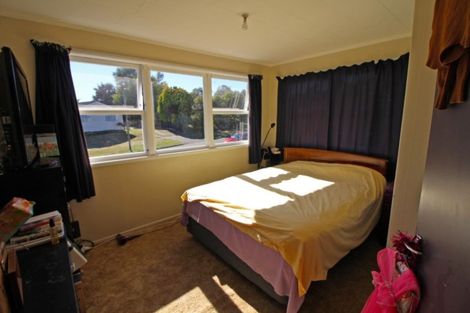 Photo of property in 2 Ward Place, Richmond Heights, Taupo, 3330