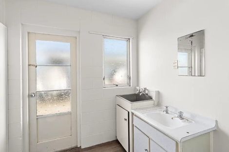 Photo of property in 2/124 Ngamotu Road, Spotswood, New Plymouth, 4310