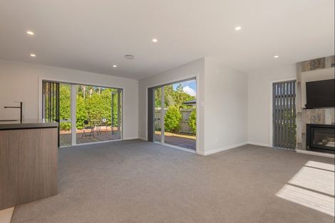 Photo of property in 39 Coutts Way, Fitzherbert, Palmerston North, 4410