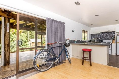 Photo of property in 204 Forest Hill Road, Waiatarua, Auckland, 0612