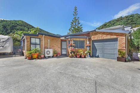 Photo of property in 58 York Street, Picton, 7220