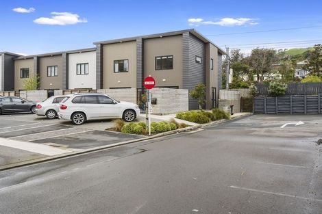Photo of property in 1/9 Surrey Street, Tawa, Wellington, 5028