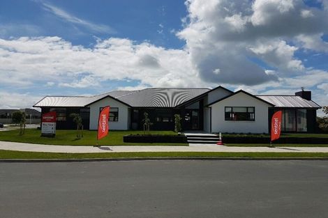 Photo of property in 2 Helen June Avenue, Flagstaff, Hamilton, 3210