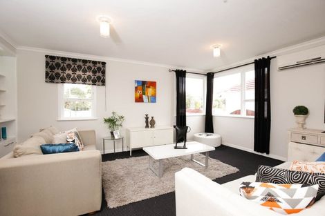 Photo of property in 10 Royal View Road, Te Atatu South, Auckland, 0610