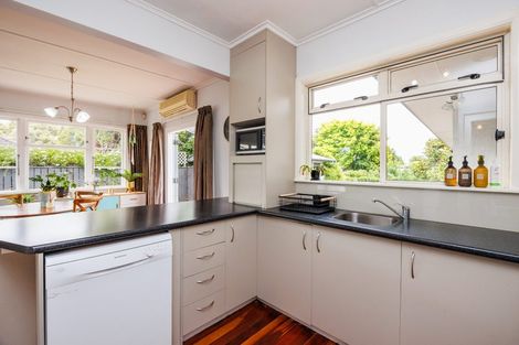 Photo of property in 386 Ruahine Street, Terrace End, Palmerston North, 4410