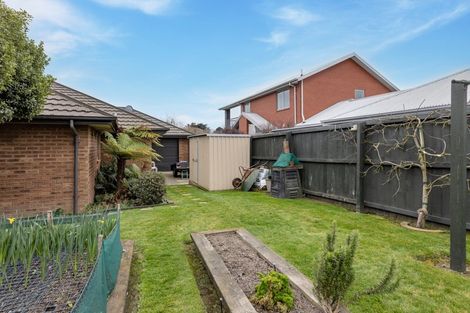 Photo of property in 92 Willowview Drive, Redwood, Christchurch, 8051