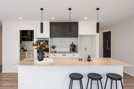 Photo of property in 70 Atlantic Drive, Fitzherbert, Palmerston North, 4410