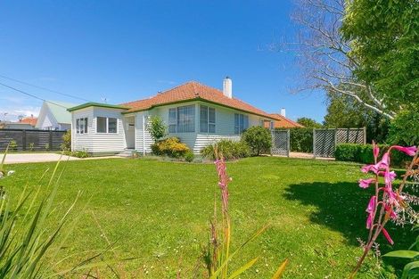 Photo of property in 10 Union Street, Merrilands, New Plymouth, 4312