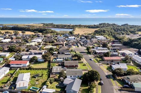 Photo of property in 35 Camellia Avenue, Bell Block, New Plymouth, 4312