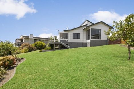 Photo of property in 25 Endeavour Avenue, Welcome Bay, Tauranga, 3112