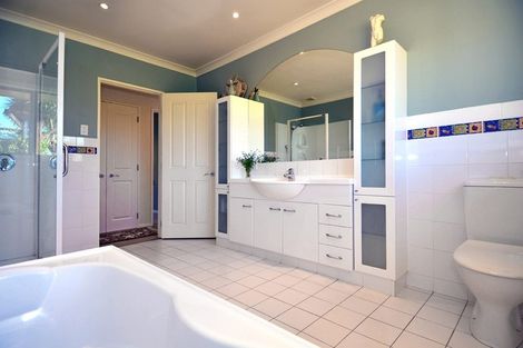 Photo of property in 33 Mokena Kohere Street, Manakau, Levin, 5573