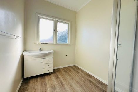 Photo of property in 39 Cambridge Terrace, Papatoetoe, Auckland, 2025