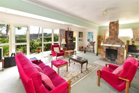 Photo of property in 48 Tindalls Bay Road, Tindalls Beach, Whangaparaoa, 0930