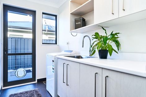 Photo of property in 4 Wanaka Place, Poraiti, Napier, 4112