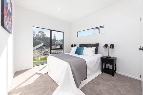 Photo of property in 7a Buisson Glade, West Harbour, Auckland, 0618