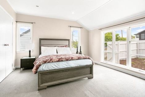 Photo of property in 24 Northall Road, New Lynn, Auckland, 0600