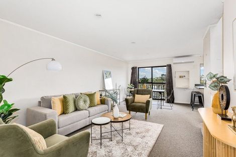 Photo of property in 21 Ladbrooke Drive, Newlands, Wellington, 6037