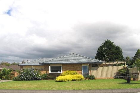 Photo of property in 17 Heversham Place, Glendene, Auckland, 0602