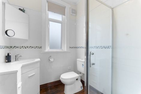 Photo of property in 5 Huatoki Street, Vogeltown, New Plymouth, 4310