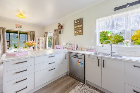 Photo of property in 1 Shanly Street, Waipawa, 4210