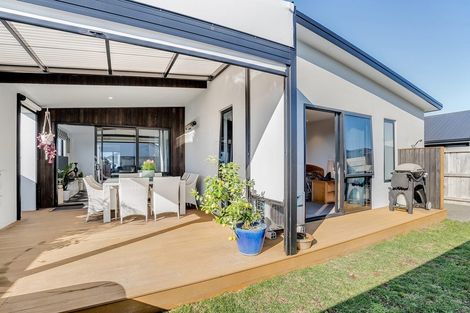 Photo of property in 10 Knightia Drive, Papamoa Beach, Papamoa, 3118