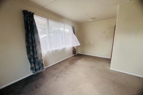 Photo of property in 1b Barron Drive, Green Bay, Auckland, 0604