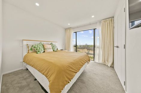 Photo of property in 7/27 Carole Crescent, Pakuranga, Auckland, 2010