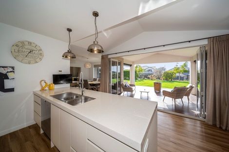 Photo of property in 21 Heta Road, Highlands Park, New Plymouth, 4312