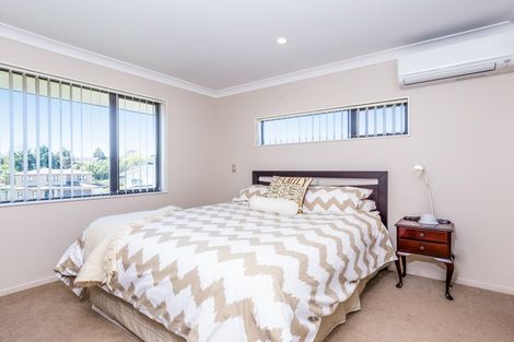 Photo of property in 14 Midhurst Avenue, Henderson, Auckland, 0612