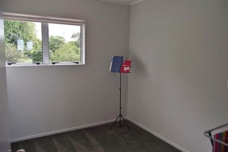 Photo of property in 10 Mcclintock Road, Massey, Auckland, 0614