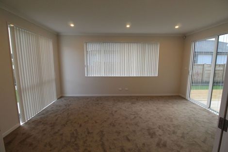 Photo of property in 17 Grove Way, Riverhead, 0820