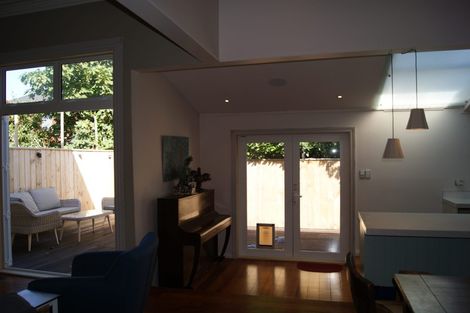 Photo of property in 122a Derwent Street, Island Bay, Wellington, 6023