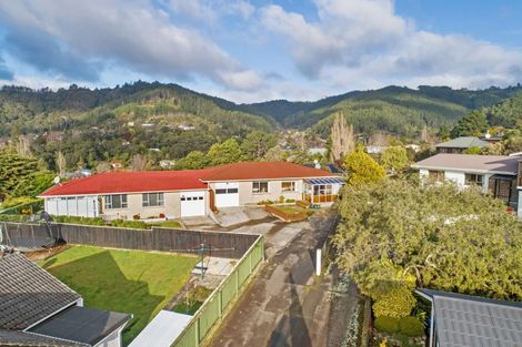 Photo of property in 2/57 Sunbrae Drive, Silverstream, Upper Hutt, 5019