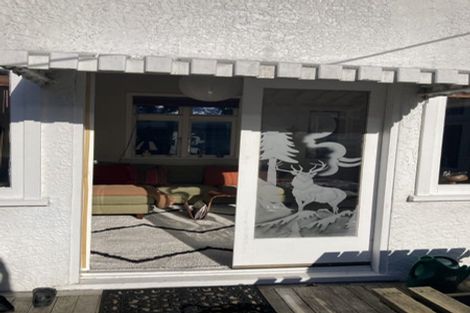 Photo of property in 35 Melrose Road, Island Bay, Wellington, 6023