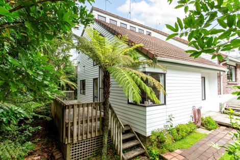Photo of property in 2/8 Gray Crescent, Torbay, Auckland, 0630