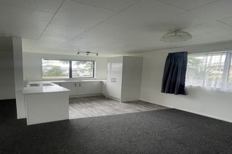 Photo of property in 17 Glen Close, Glen Eden, Auckland, 0602