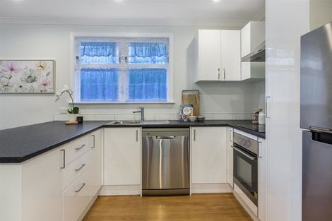 Photo of property in 51 Kapiti Crescent, Titahi Bay, Porirua, 5022