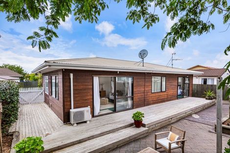 Photo of property in 1/16 Glenhaven Place, Te Atatu Peninsula, Auckland, 0610