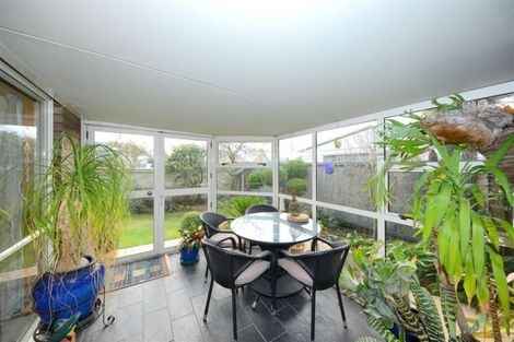 Photo of property in 2/52 Skerten Avenue, Hornby, Christchurch, 8042