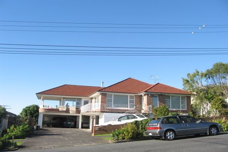 Photo of property in 111 Bleakhouse Road, Mellons Bay, Auckland, 2014