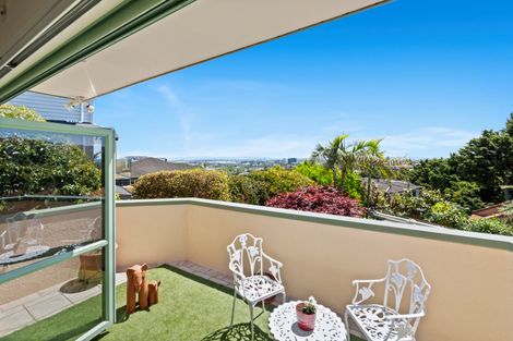 Photo of property in 26 Silkwood Grove, Totara Heights, Auckland, 2105