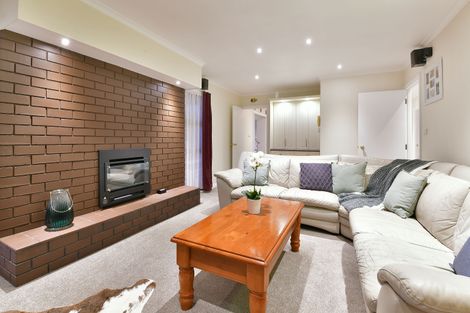 Photo of property in 13 Quo Vadis Place, Red Beach, 0932