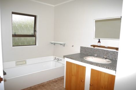 Photo of property in 72 Aorangi Road, Paraparaumu, 5032