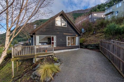 Photo of property in 21 Watts Road, Fernhill, Queenstown, 9300