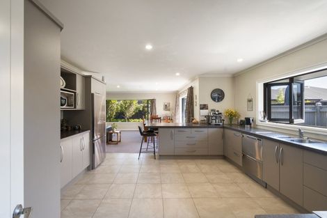 Photo of property in 5 Rodeo Drive, Kelvin Grove, Palmerston North, 4414