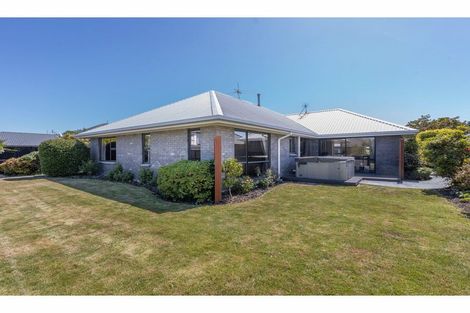 Photo of property in 16 Vanderbilt Place, Halswell, Christchurch, 8025
