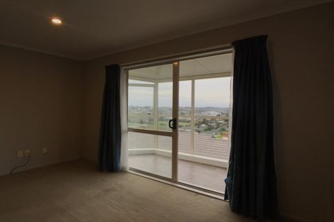 Photo of property in 16 Mcfetridge Place, Hillcrest, Auckland, 0627