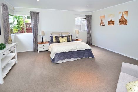 Photo of property in 31 Ronald Macken Place, Windsor Park, Auckland, 0632