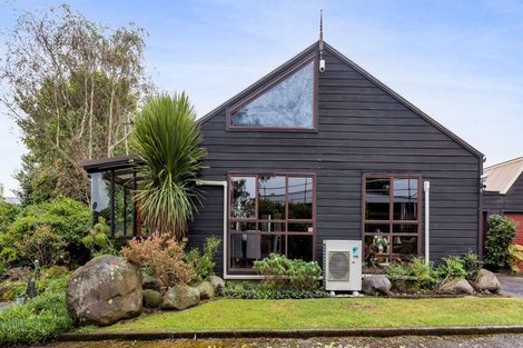 Photo of property in 19a John Guthrie Place, Merrilands, New Plymouth, 4312