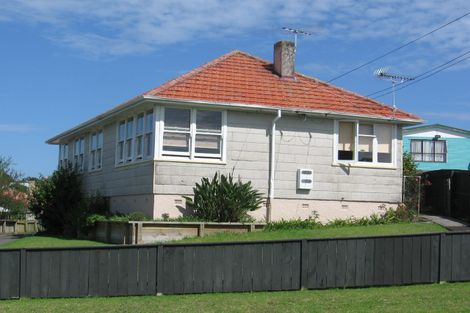Photo of property in 2 Caen Road, Panmure, Auckland, 1072